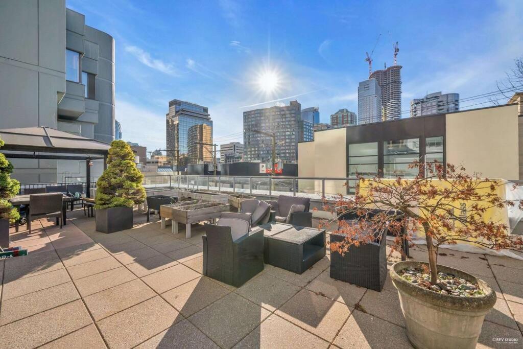 Modern Condo In The Heart Of Dt Overlooking City Vancouver Eksteriør bilde