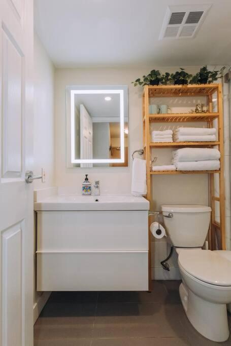 Modern Condo In The Heart Of Dt Overlooking City Vancouver Eksteriør bilde